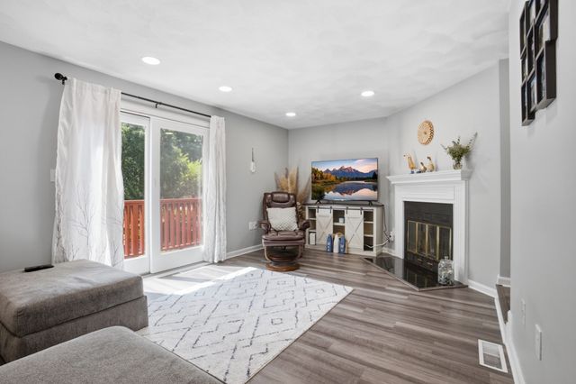 44 Quail Run 44, Tewksbury, MA 01876