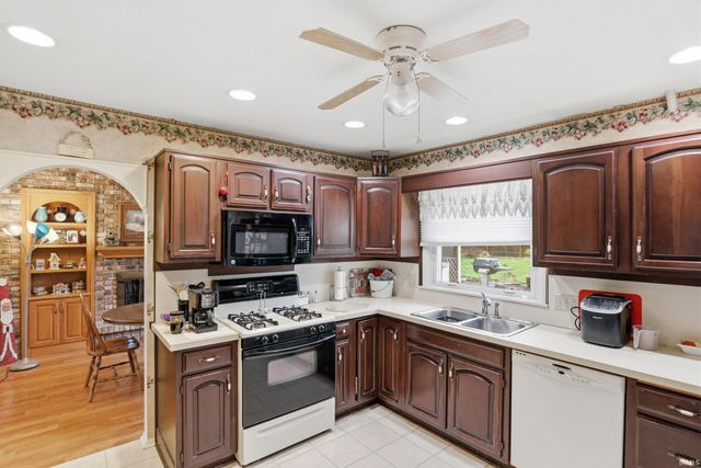 3432 Chancellor Drive, Fort Wayne, IN 46815