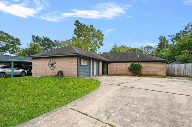 4205 Lariat Drive, Baytown, TX 77521