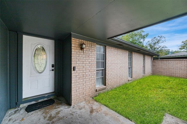 4205 Lariat Drive, Baytown, TX 77521