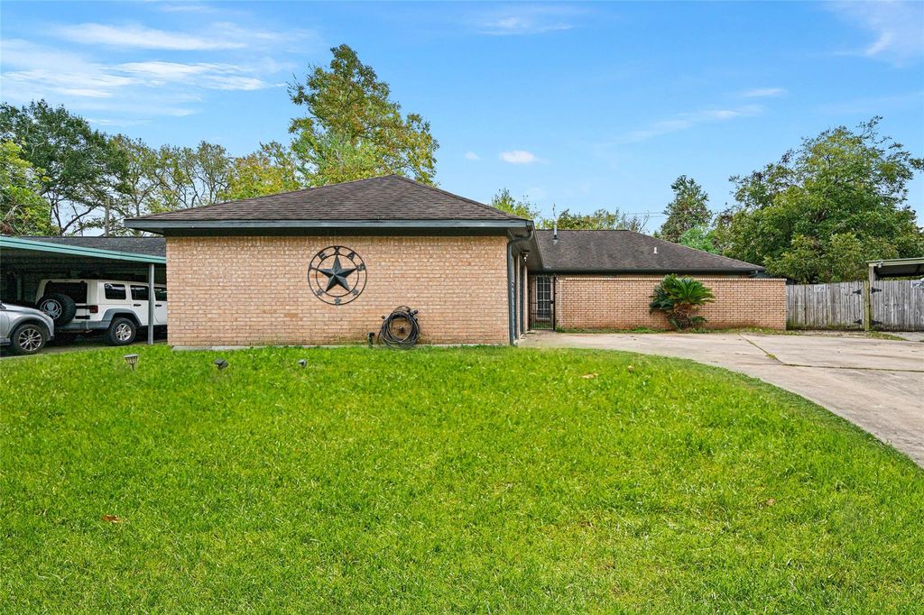 4205 Lariat Drive, Baytown, TX 77521