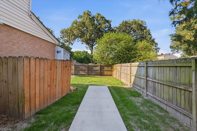 4000 Rumford LN, Virginia Beach, VA 23452