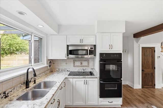 4000 Rumford LN, Virginia Beach, VA 23452