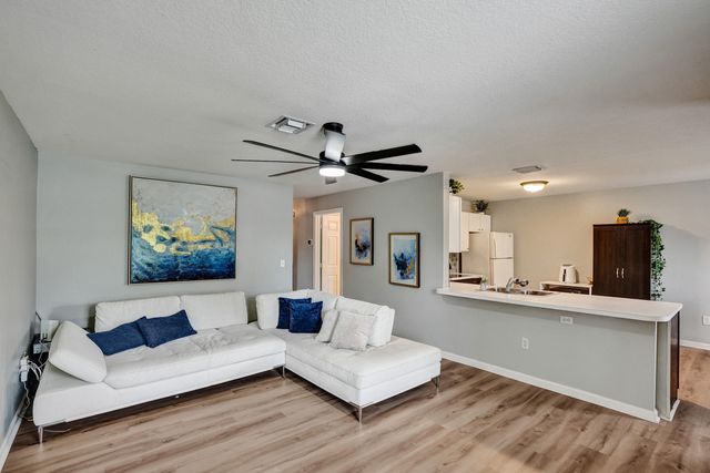 1095 MIAMI Boulevard, Delray Beach, FL 33483