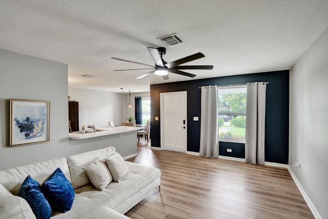 1095 MIAMI Boulevard, Delray Beach, FL 33483