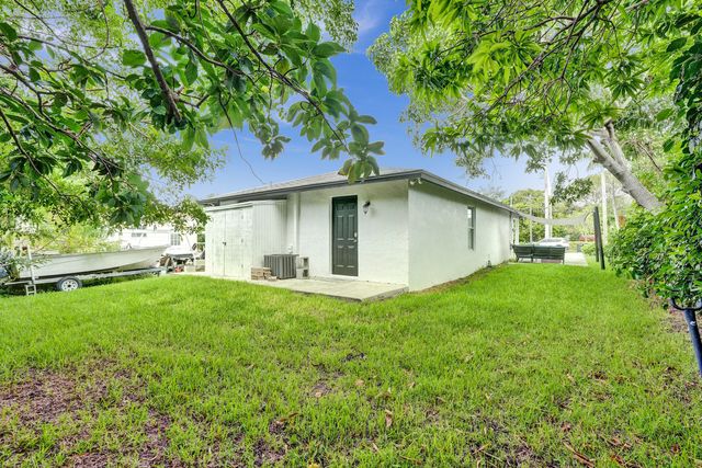 1095 MIAMI Boulevard, Delray Beach, FL 33483
