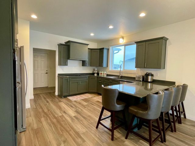 4766 34th Street S, Fargo, ND 58104