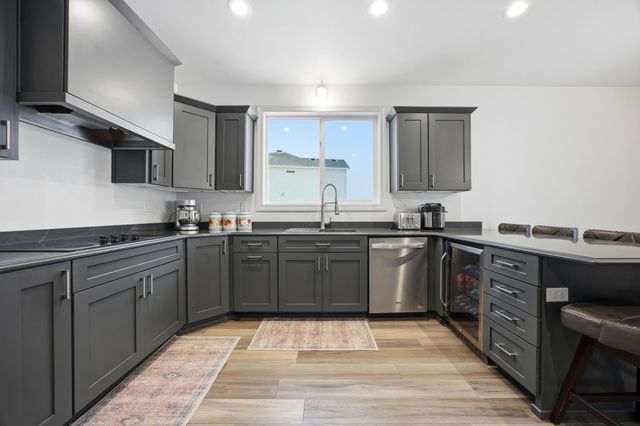 4766 34th Street S, Fargo, ND 58104