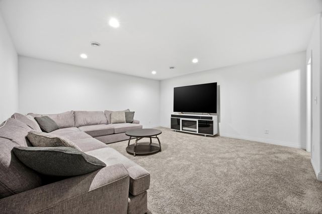 4766 34th Street S, Fargo, ND 58104