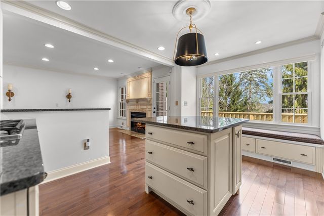 410 Royal Court, Mt Lebanon, PA 15234