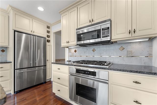 410 Royal Court, Mt Lebanon, PA 15234