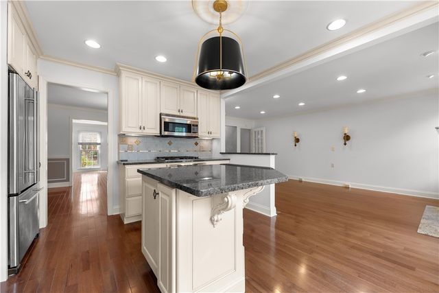 410 Royal Court, Mt Lebanon, PA 15234