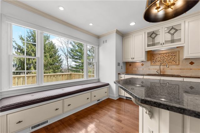 410 Royal Court, Mt Lebanon, PA 15234