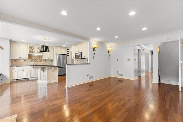 410 Royal Court, Mt Lebanon, PA 15234