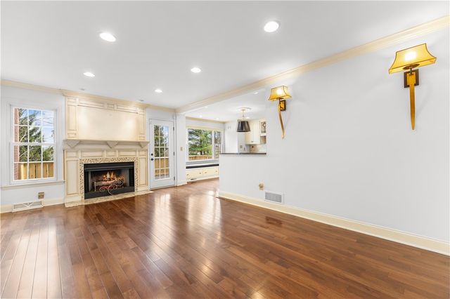 410 Royal Court, Mt Lebanon, PA 15234