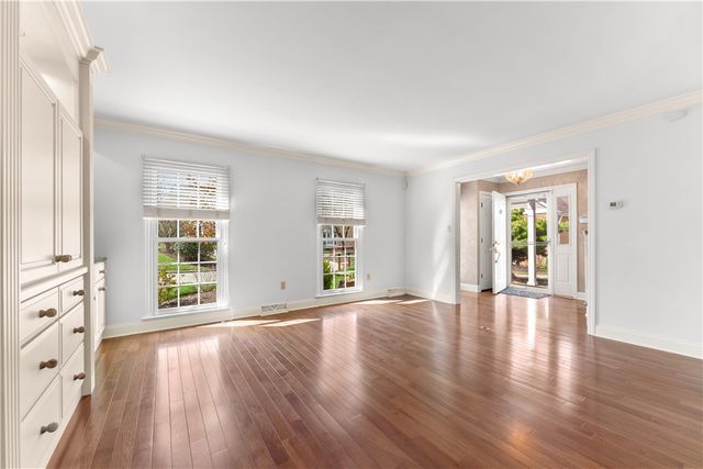 410 Royal Court, Mt Lebanon, PA 15234