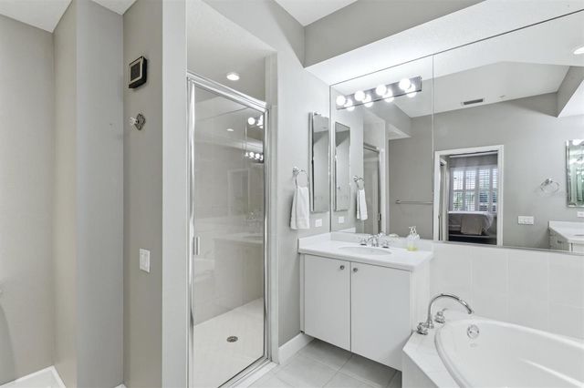 5290 DESCANSO COURT 201B19, Sarasota, FL 34238