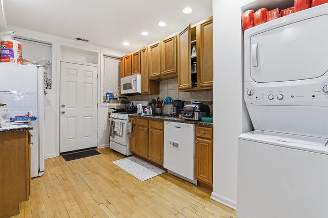 5544 W Belmont Avenue, Chicago, IL 60641