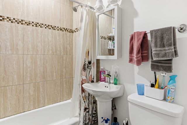 5544 W Belmont Avenue, Chicago, IL 60641