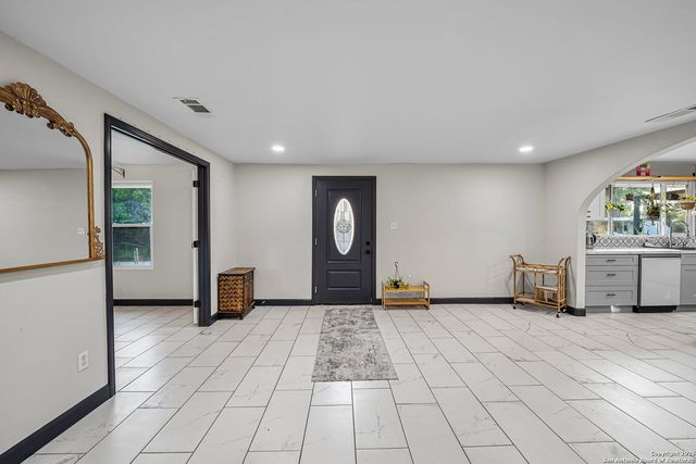 133 Alamo, Pipe Creek, TX 78063