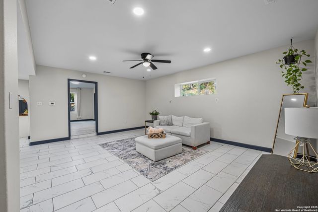 133 Alamo, Pipe Creek, TX 78063