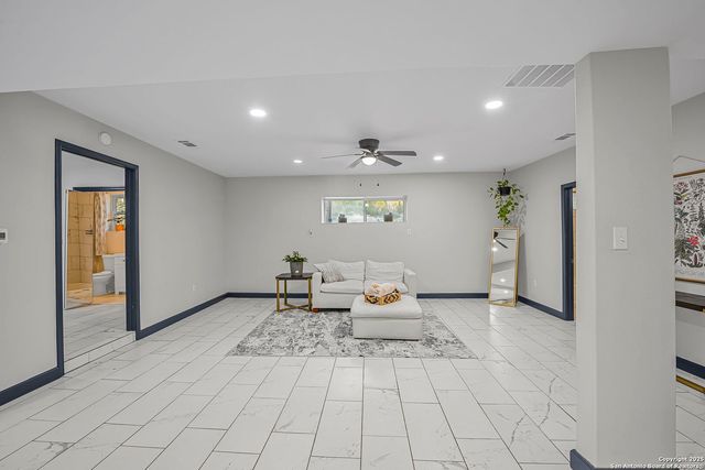 133 Alamo, Pipe Creek, TX 78063