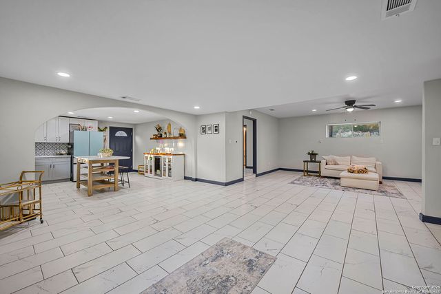 133 Alamo, Pipe Creek, TX 78063