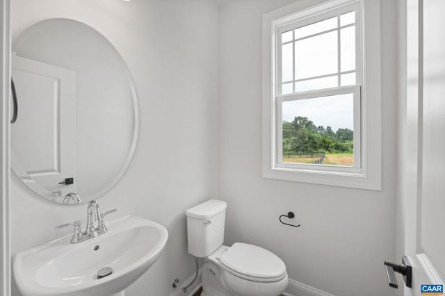 734 PARK RIDGE DR, Crozet, VA 22932