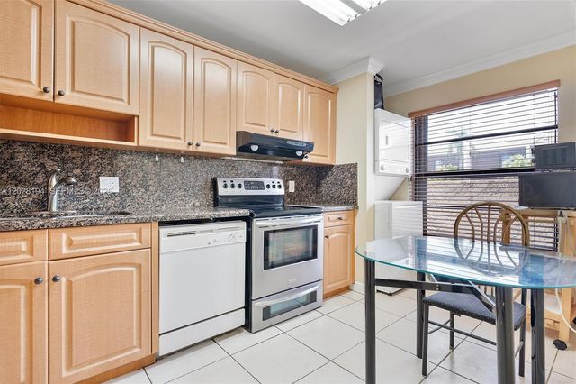 9942 NW 10th Street 7, Pembroke Pines, FL 33024