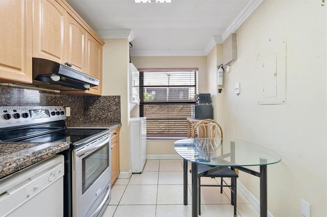 9942 NW 10th Street 7, Pembroke Pines, FL 33024