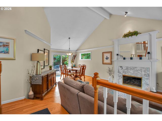 3842 Sw CORONADO St, Portland, OR 97219