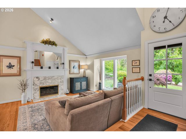 3842 Sw CORONADO St, Portland, OR 97219
