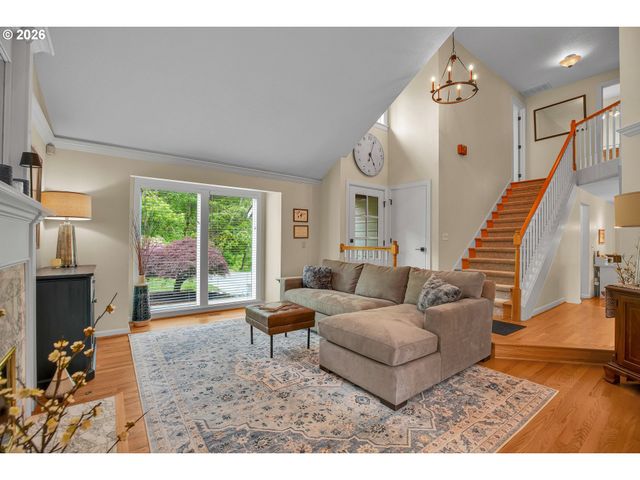 3842 Sw CORONADO St, Portland, OR 97219