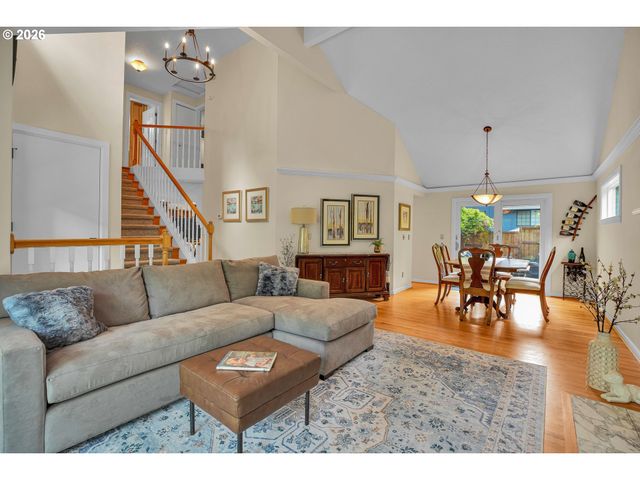 3842 Sw CORONADO St, Portland, OR 97219