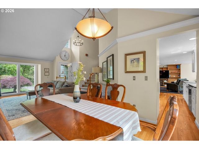3842 Sw CORONADO St, Portland, OR 97219