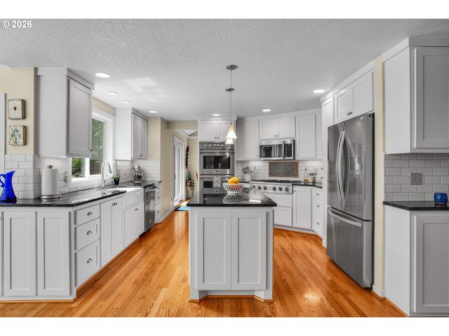 3842 Sw CORONADO St, Portland, OR 97219