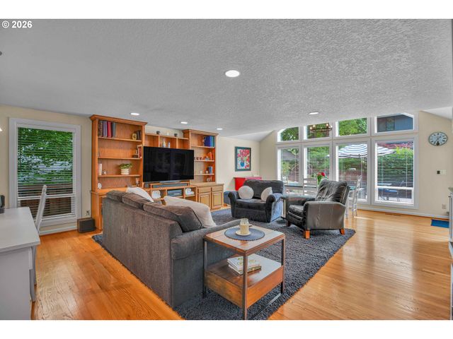 3842 Sw CORONADO St, Portland, OR 97219