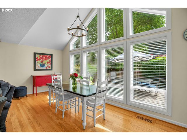 3842 Sw CORONADO St, Portland, OR 97219