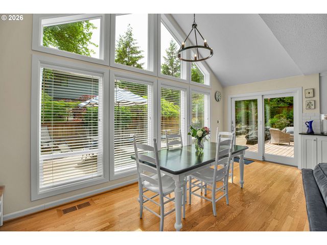 3842 Sw CORONADO St, Portland, OR 97219