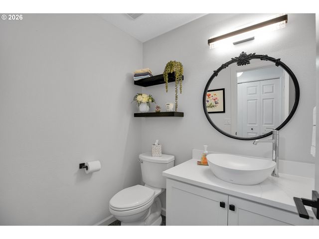 3842 Sw CORONADO St, Portland, OR 97219
