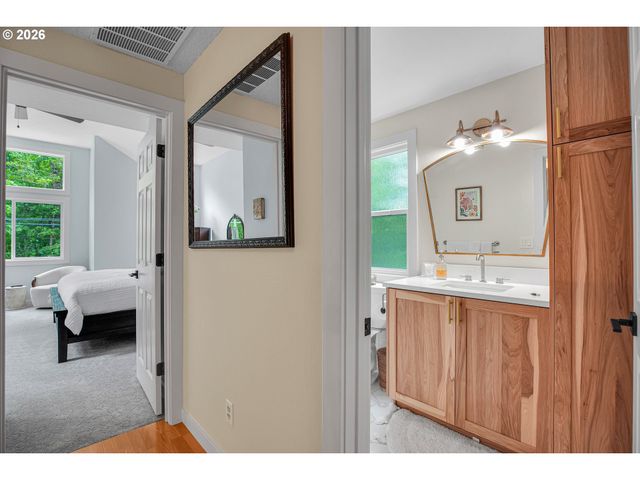 3842 Sw CORONADO St, Portland, OR 97219