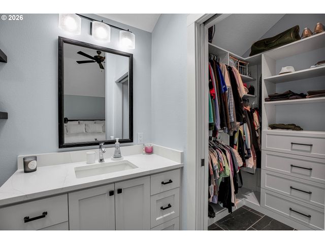 3842 Sw CORONADO St, Portland, OR 97219