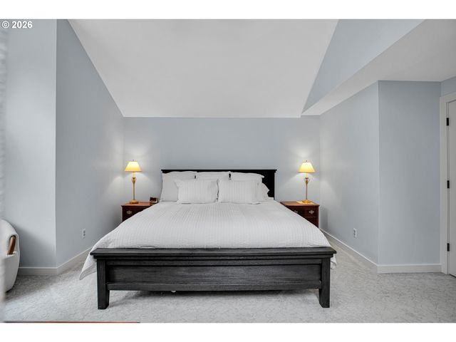 3842 Sw CORONADO St, Portland, OR 97219