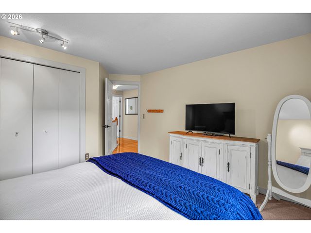 3842 Sw CORONADO St, Portland, OR 97219