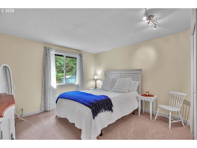 3842 Sw CORONADO St, Portland, OR 97219
