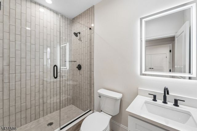 21 Maplewood Dr, Livingston Twp., NJ 07039