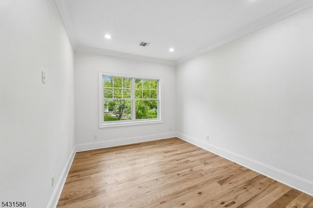 21 Maplewood Dr, Livingston Twp., NJ 07039