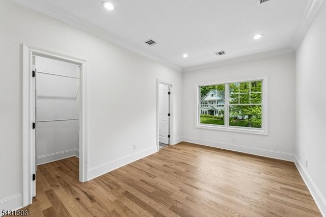 21 Maplewood Dr, Livingston Twp., NJ 07039