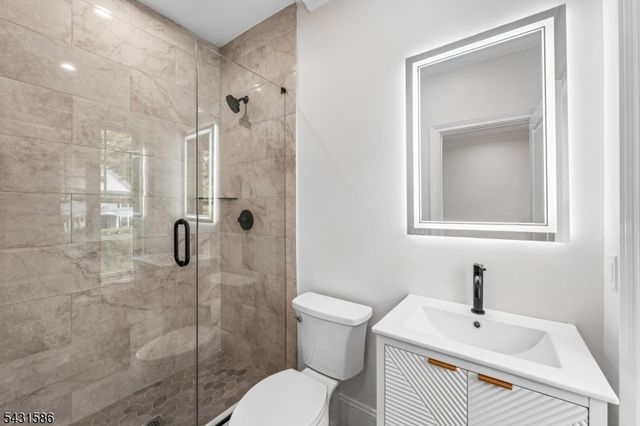 21 Maplewood Dr, Livingston Twp., NJ 07039