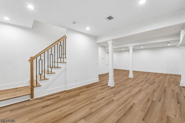 21 Maplewood Dr, Livingston Twp., NJ 07039